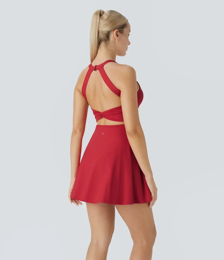 SOLIRA - Athletisches Tennis-Kleid mit integrierten Shorts und Kreuzträgern