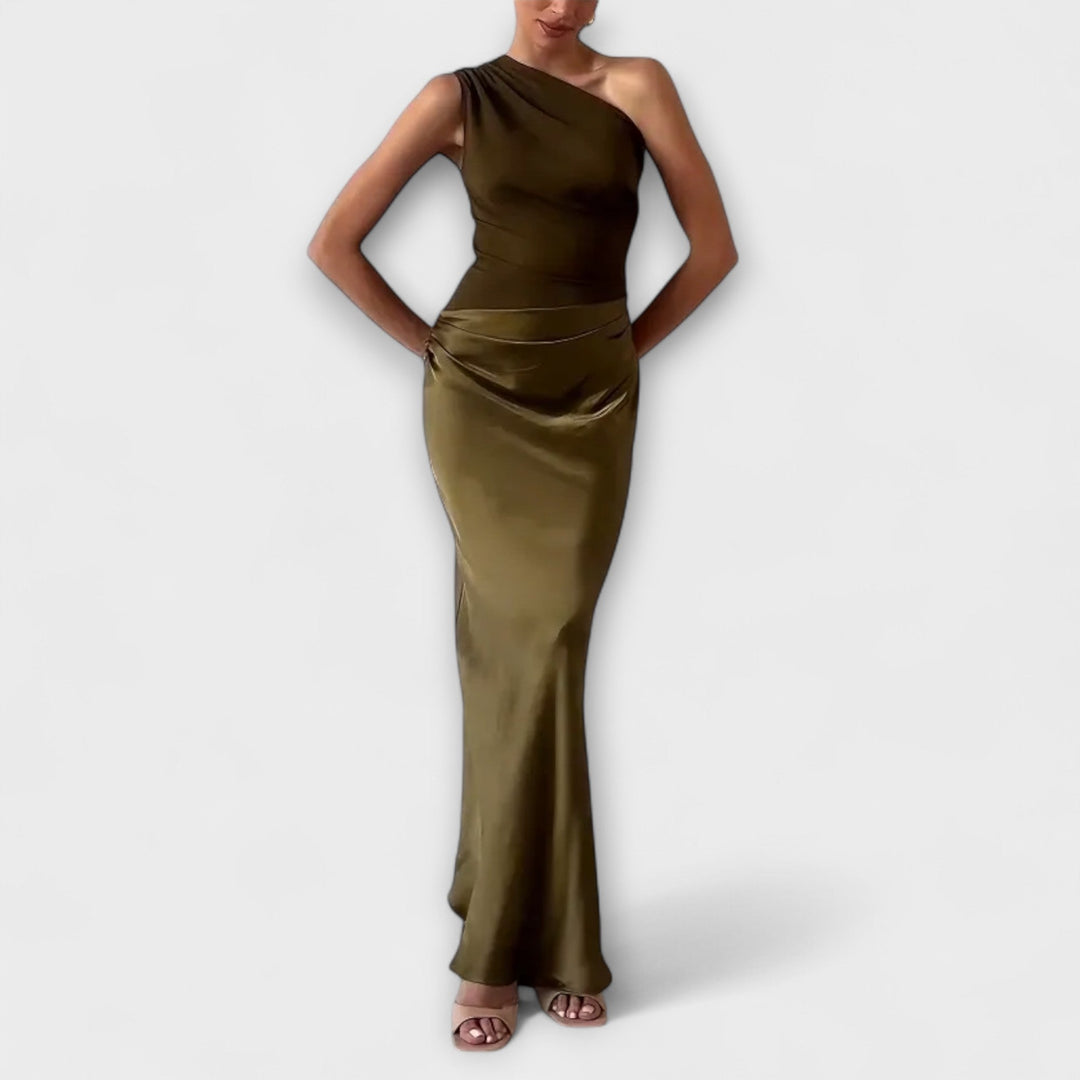 Elegantes Maxikleid mit einem Schulterträger und Falten