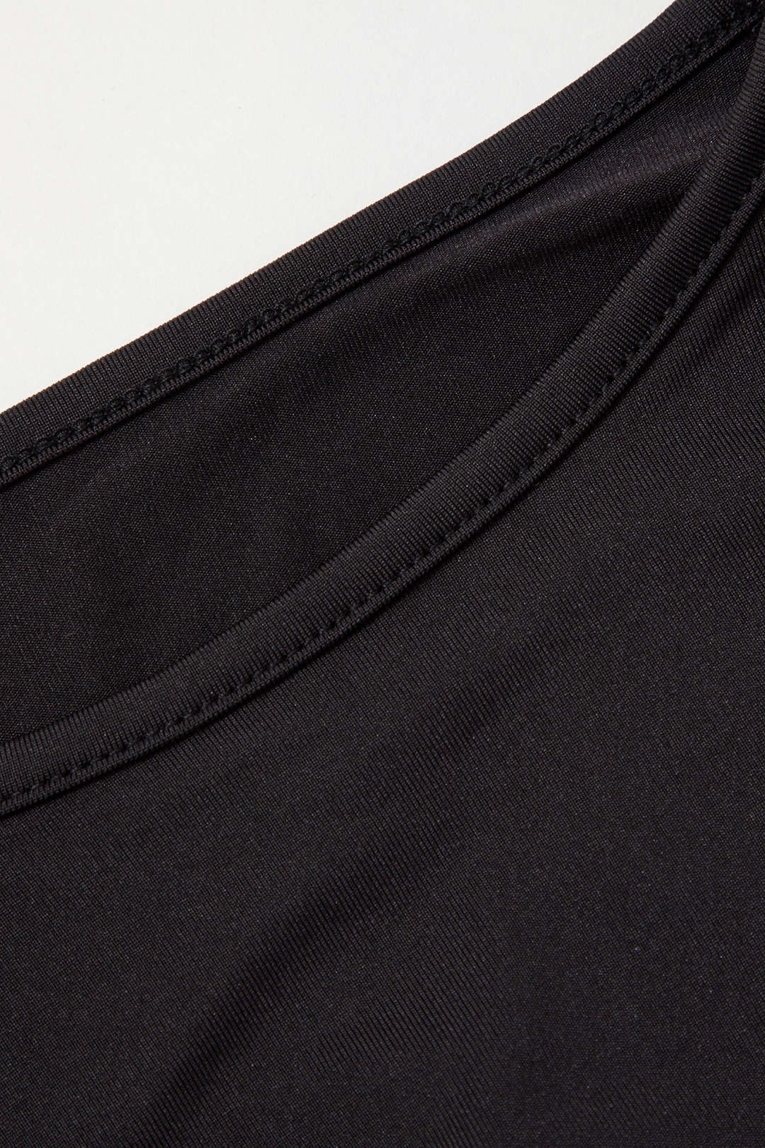 Nova | Minimalistisches Langarmshirt mit enganliegender Passform