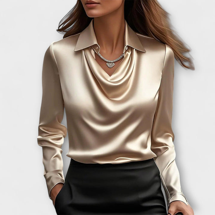 Glänzende Bluse mit Rüschensaum