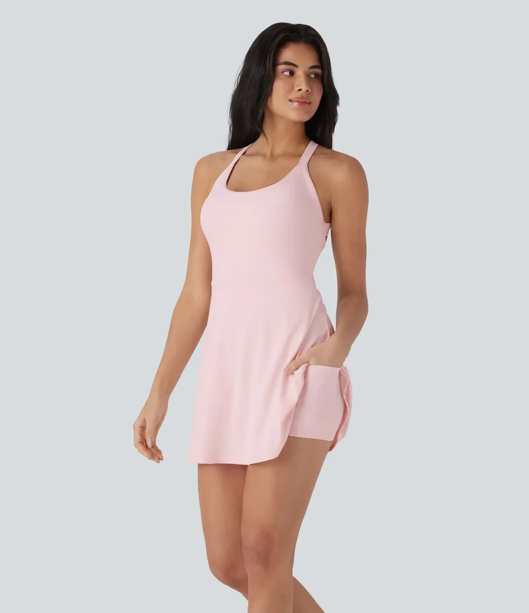 SOLIRA - Athletisches Tennis-Kleid mit integrierten Shorts und Kreuzträgern