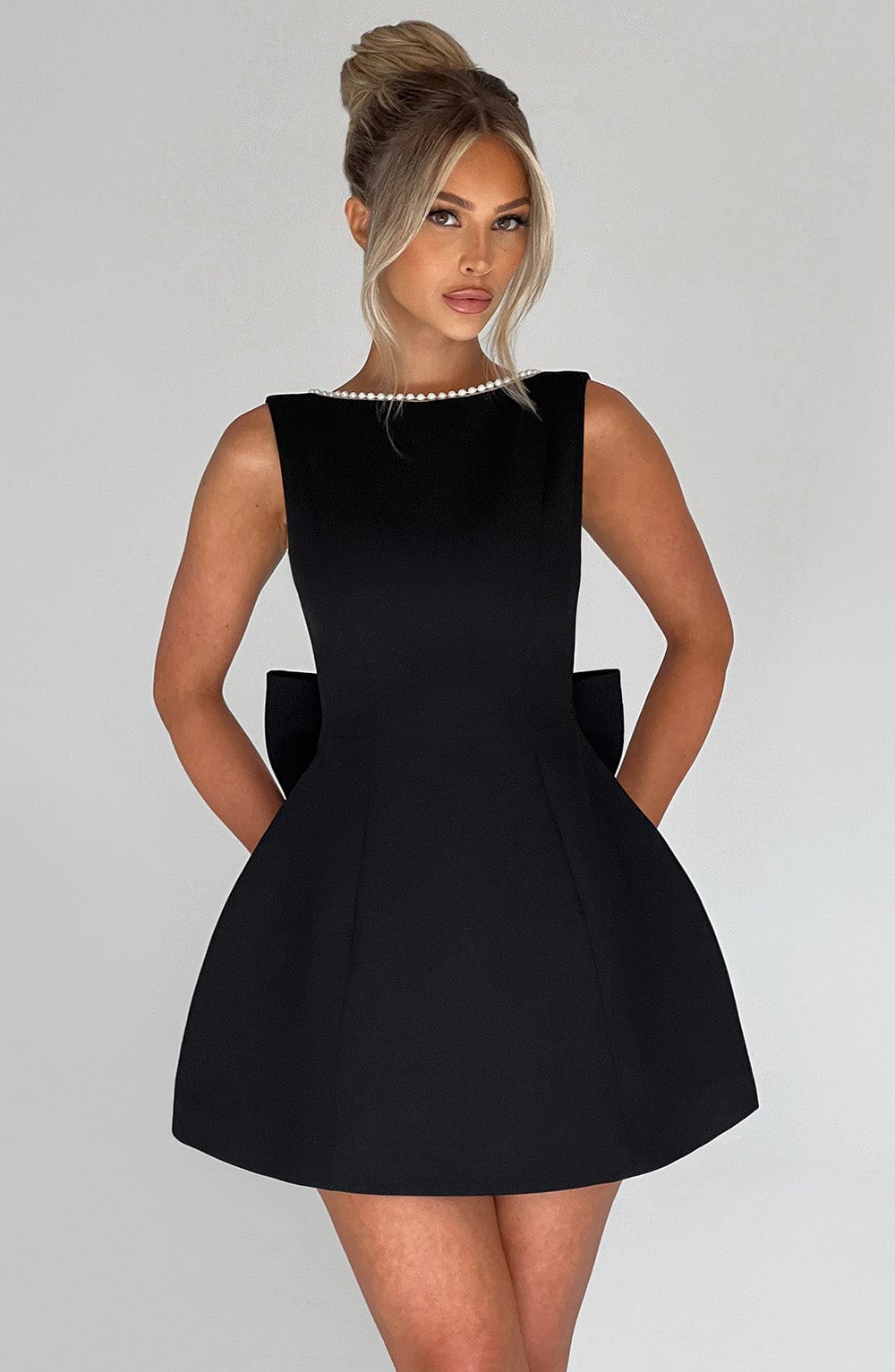 Adeline | Elegantes Damen-Minikleid zur Graduierung 2026