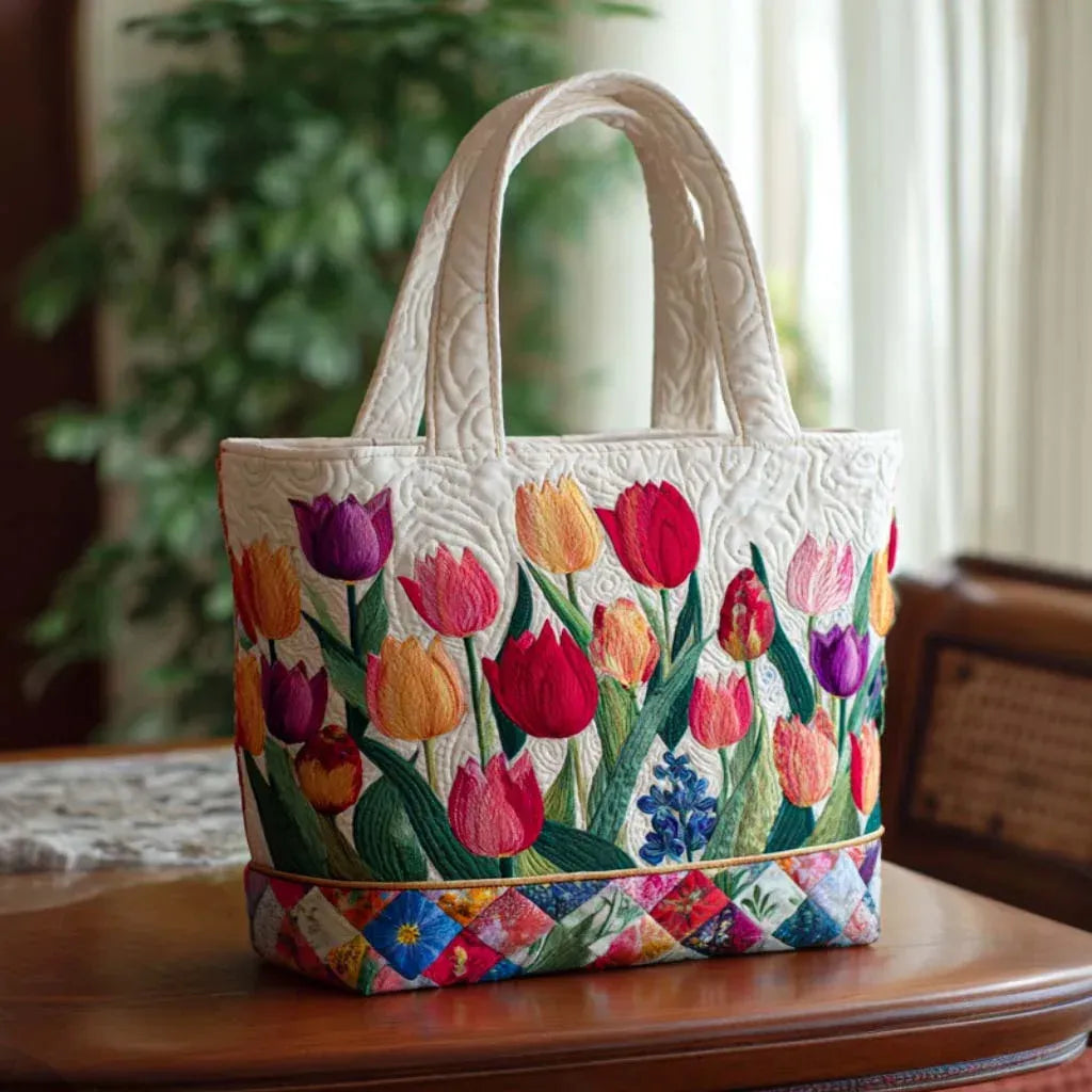 Gesteppte Tote Bag mit Motiv Tulpengarten von Maria Zürich