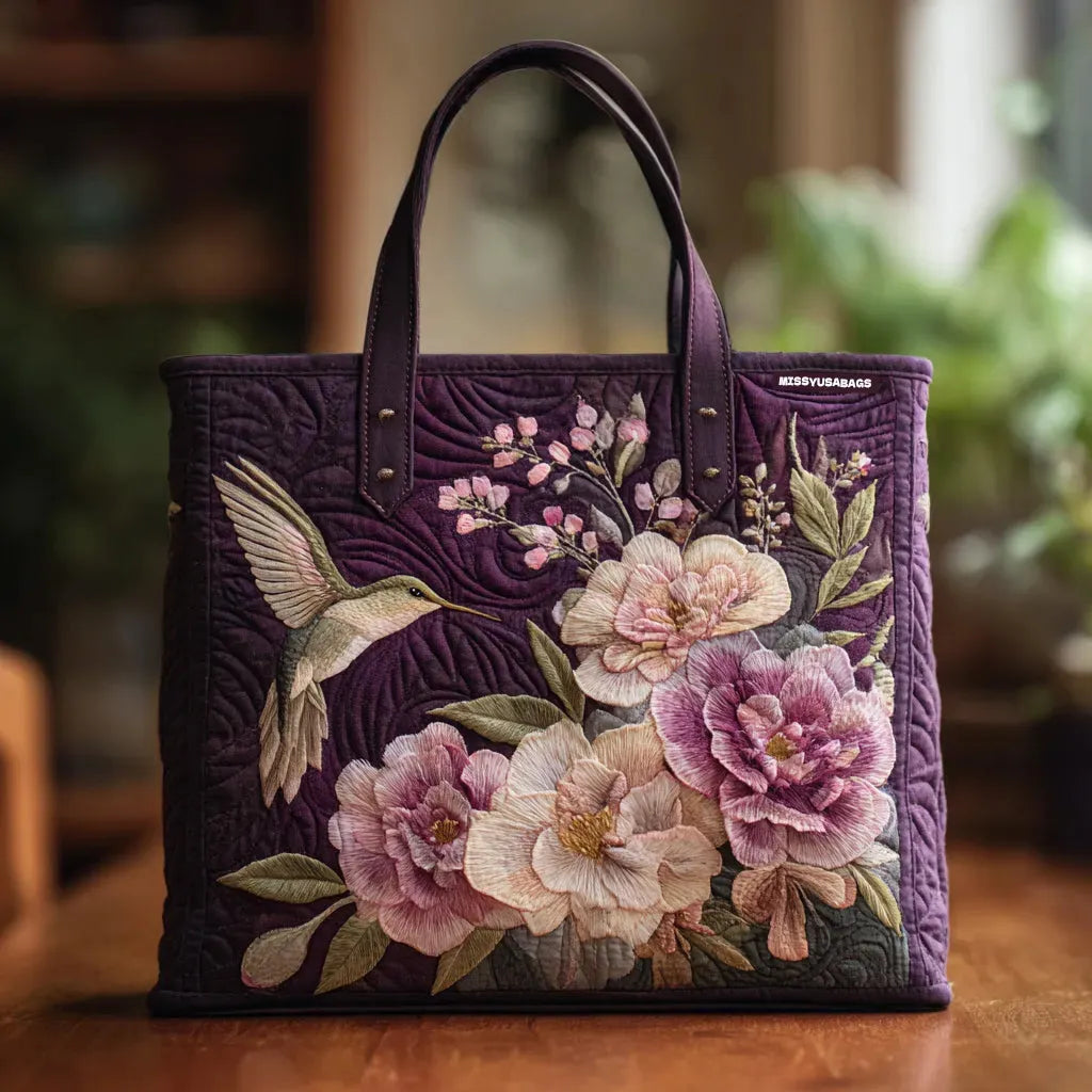 Gesteppte Tote Bag mit Motiv Kolibris und Orchideen von Maria Zürich