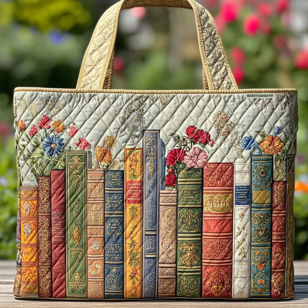 Gesteppte Tote Bag mit Motiv Verzauberte Bibliothek von Maria Zürich