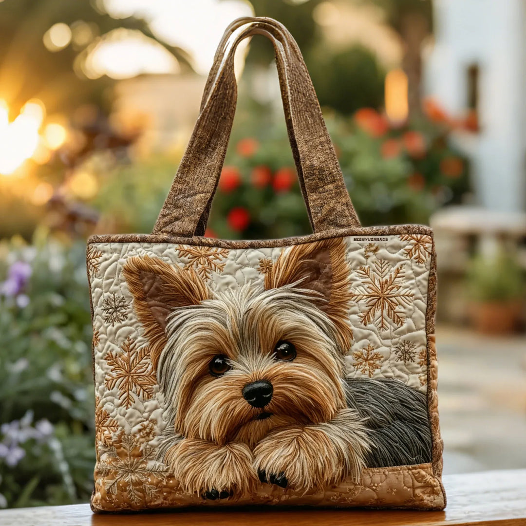 Gesteppte Tote Bag mit Motiv Bezaubernder Yorkshire von Maria Zürich