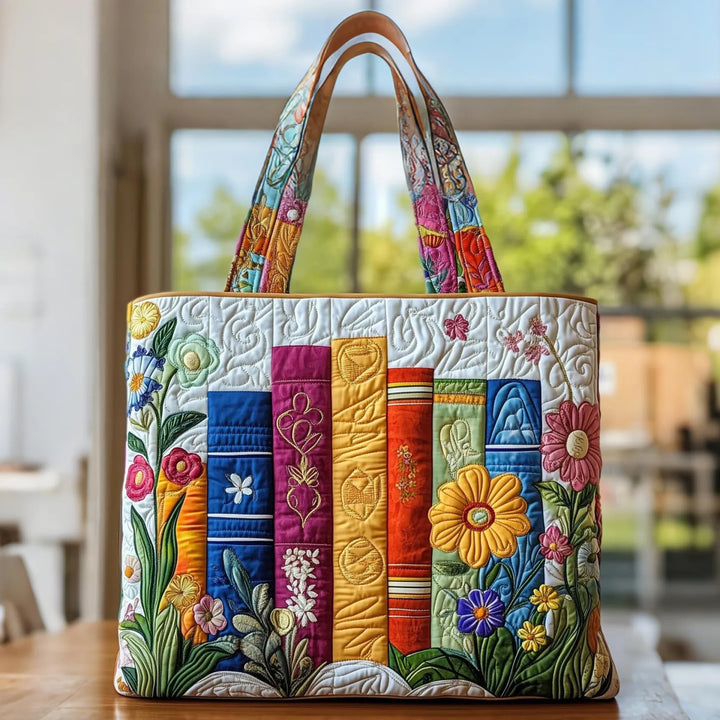 Gesteppte Tote Bag mit Motiv Blumige Bibliothek von Maria Zürich