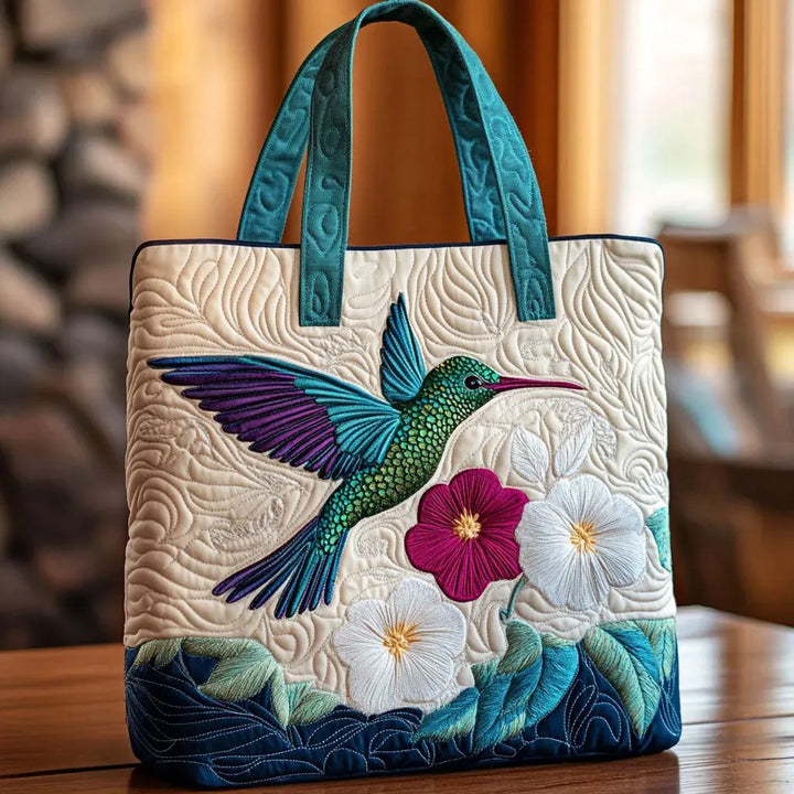Gesteppte Tote Bag mit Motiv Kolibri und weisse Blüte von Maria Zürich