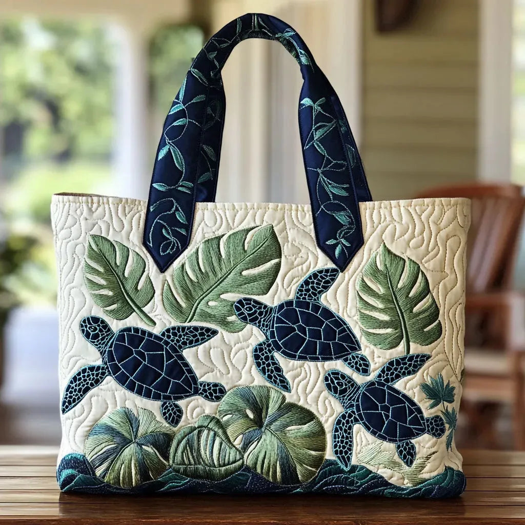 Gesteppte Tote Bag mit Motiv Anmut der Meeresschildkröte von Maria Zürich