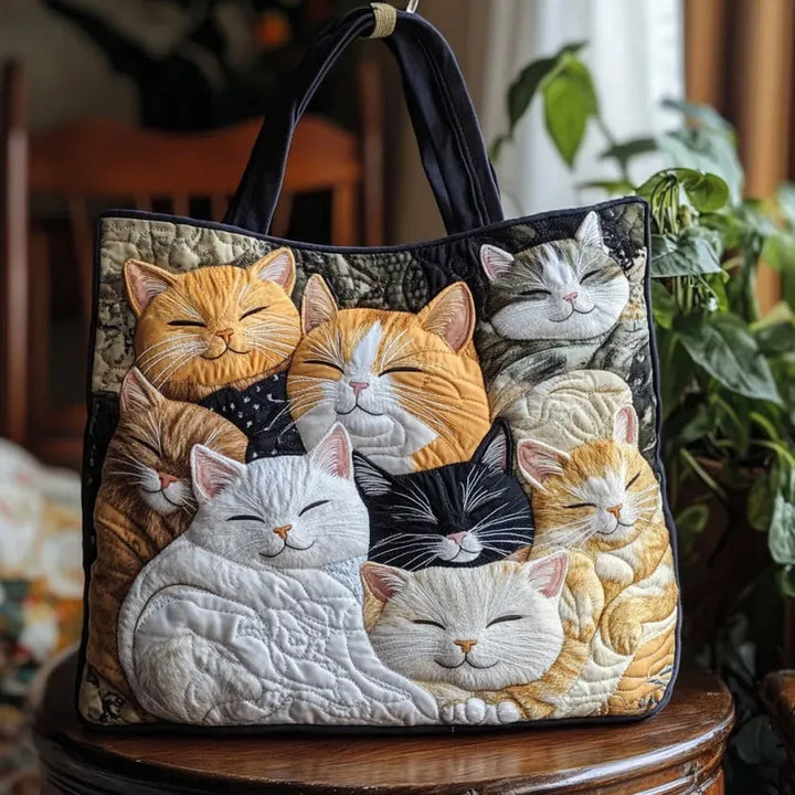Gesteppte Tote Bag mit Motiv Schlafende Kätzchen von Maria Zürich