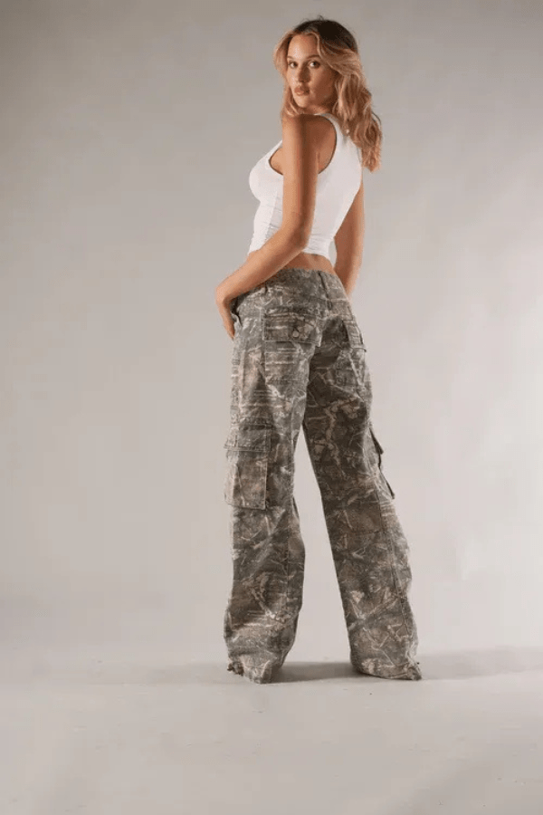 Frances - Damen Camo Print Low-Rise Cargo-Hosen
