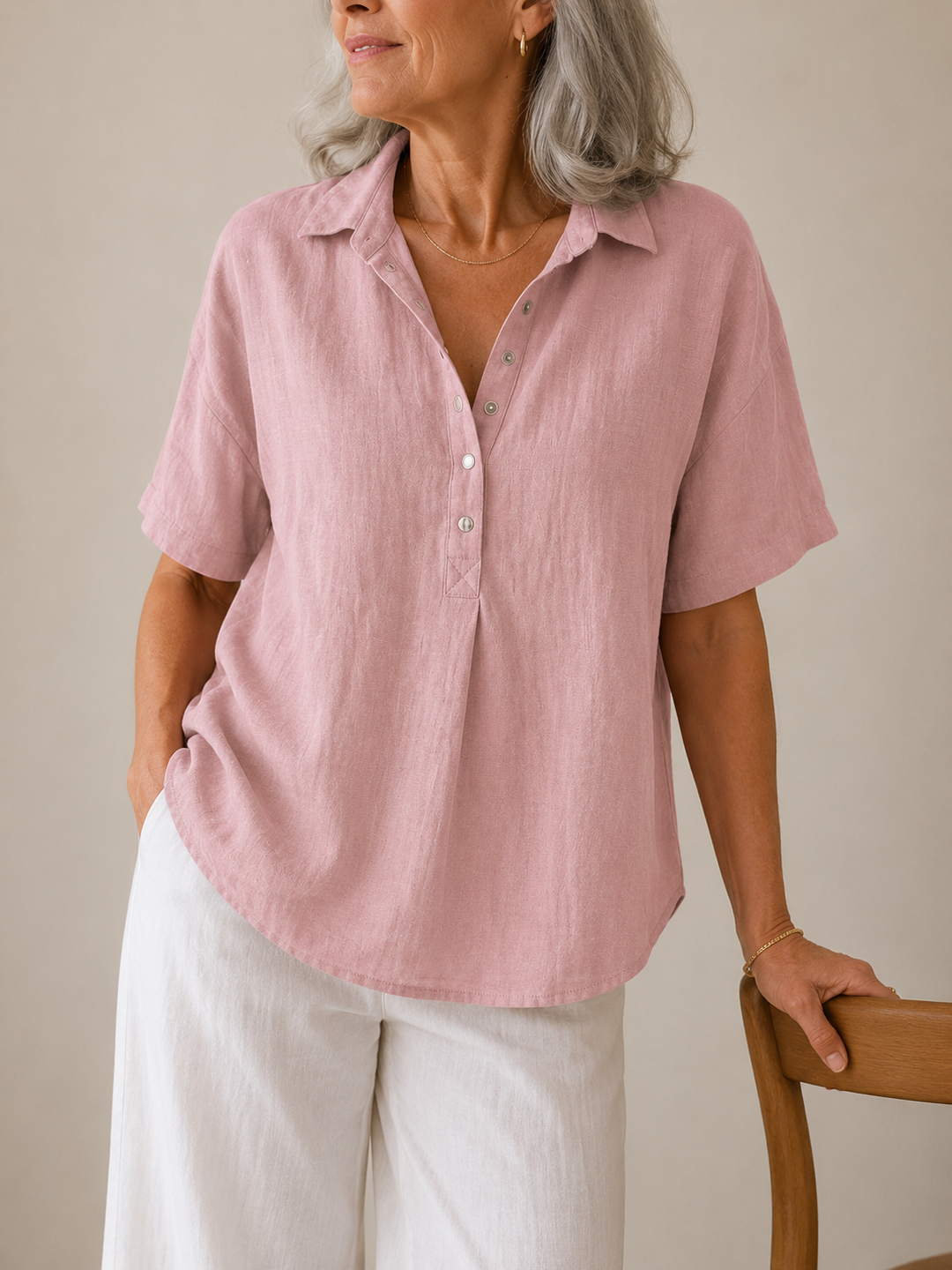 Corinne — Bluse mit Kragen und Knopfdetail
