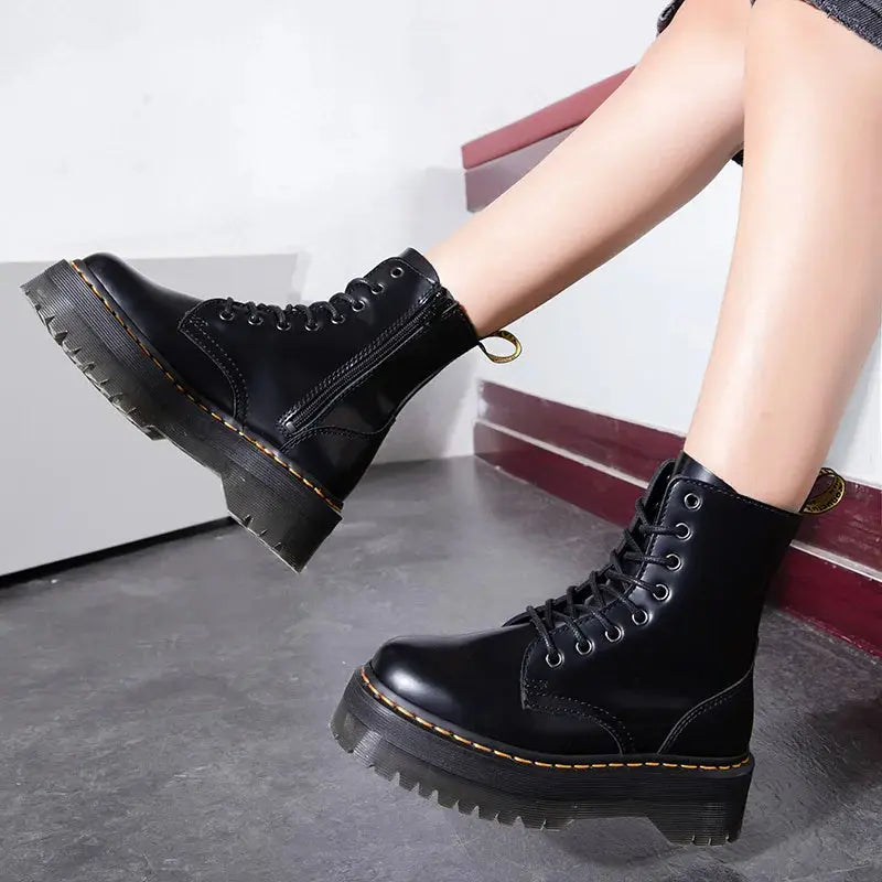 Damen Stiefeletten mit Plateau-Sohle und Schnürung