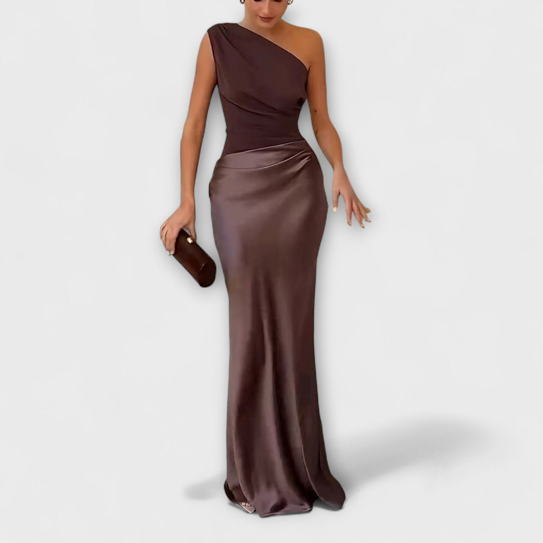 Elegantes Maxikleid mit einem Schulterträger und Falten