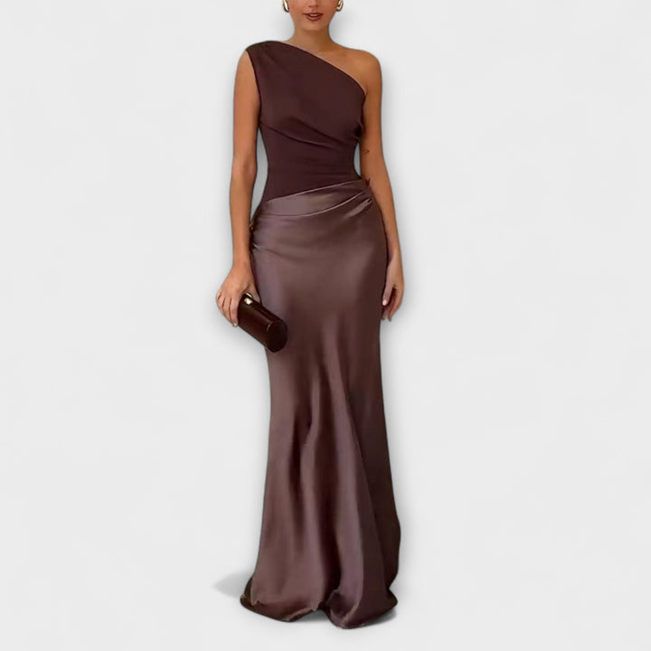 Elegantes Maxikleid mit einem Schulterträger und Falten