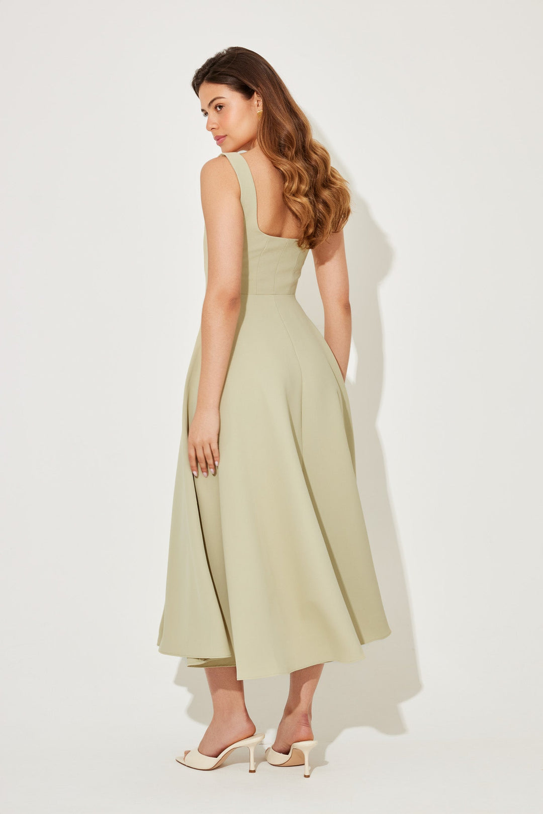 MILENA – Hochtailliertes ärmelloses Midi-Kleid mit quadratischem Ausschnitt