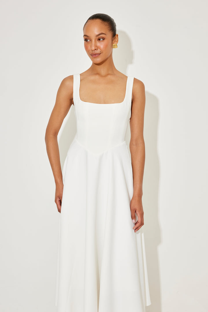MILENA – Hochtailliertes ärmelloses Midi-Kleid mit quadratischem Ausschnitt