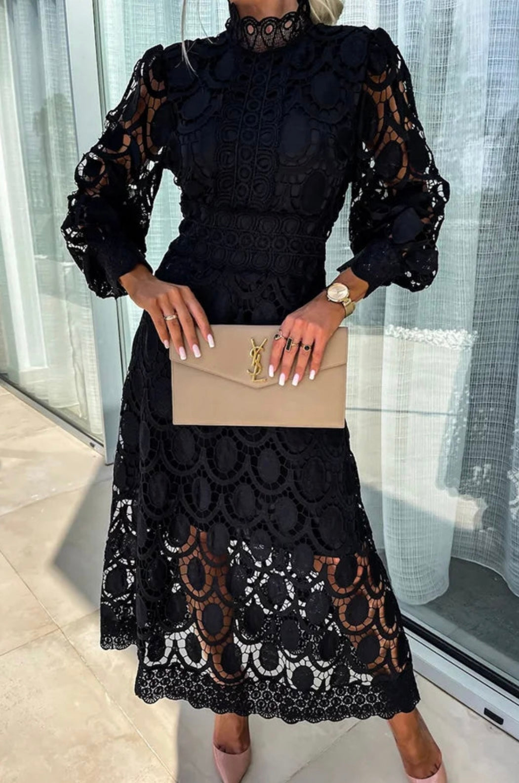 ELORA - Hochgeschlossenes Spitzen-Midi-Kleid