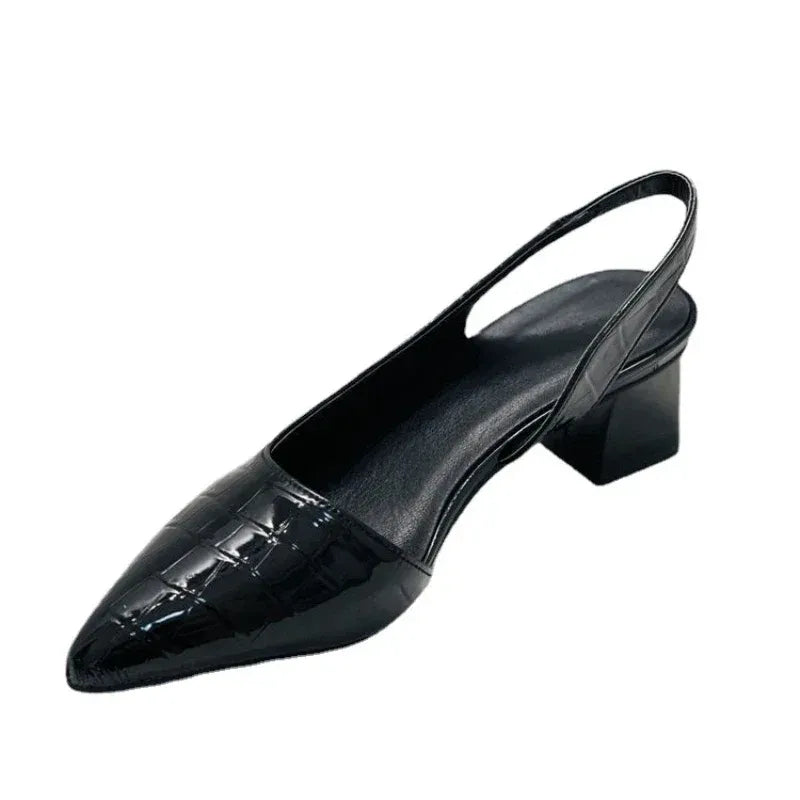 Elegante Pumps mit spitzem Schuh und Blockabsatz