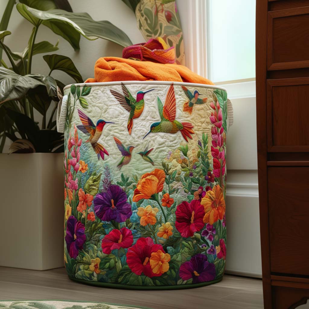 Gesteppter Wäschekorb Flügelschlag & Blüte mit Motiv Kolibris und Blüten von Maria Zürich