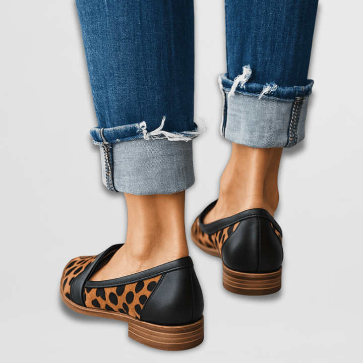 Lotte - Damen Slipper mit Spitzer Form und Klassischem Riemen