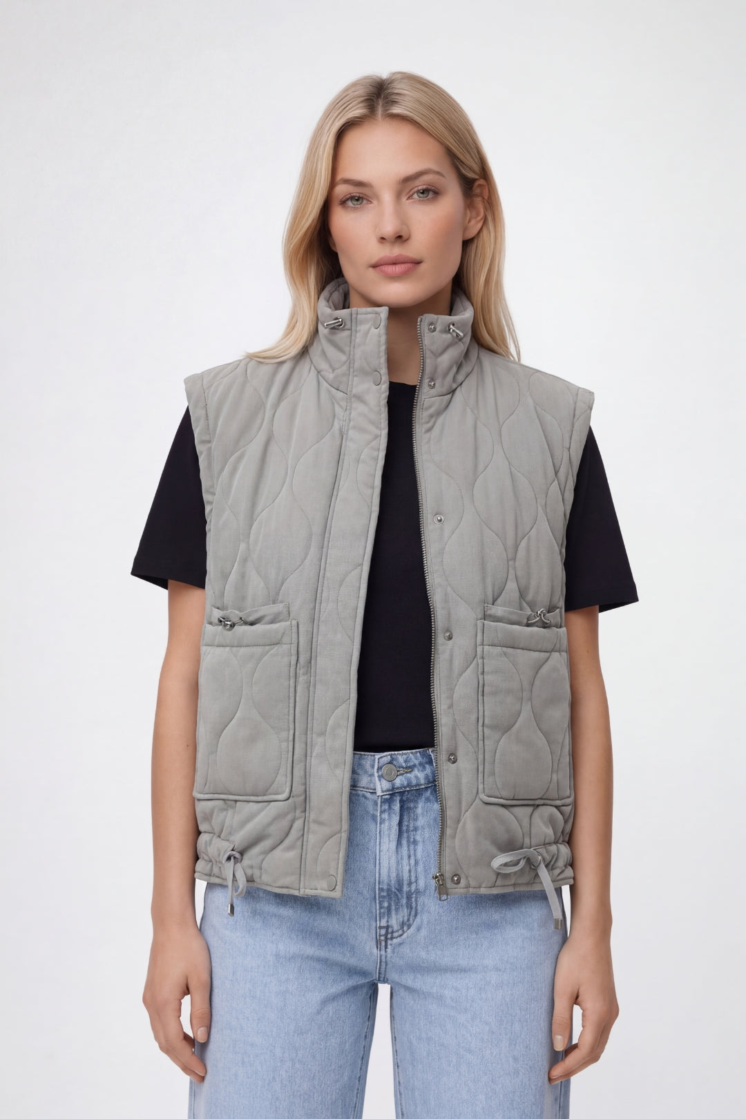Ärmellose Steppjacke mit Stehkragen und Taschen | Lässig