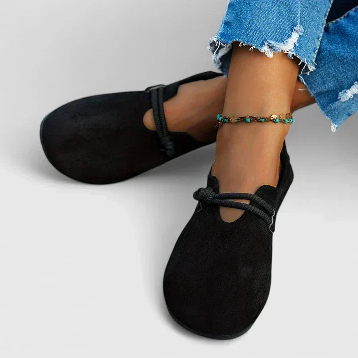 Dagmar - Damen Slipper mit Riemendetail und Weicher Oberfläche