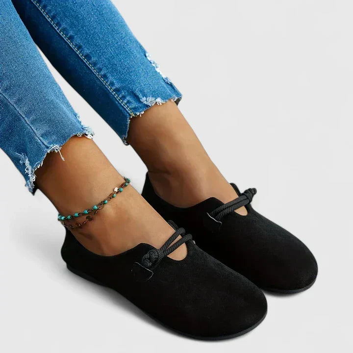 Dagmar - Damen Slipper mit Riemendetail und Weicher Oberfläche