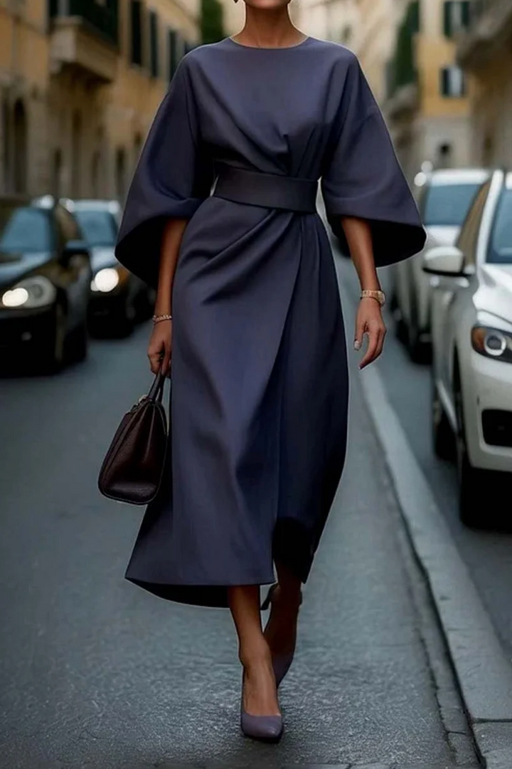 Elegantes Kleid mit Ballonärmeln und Gürtel