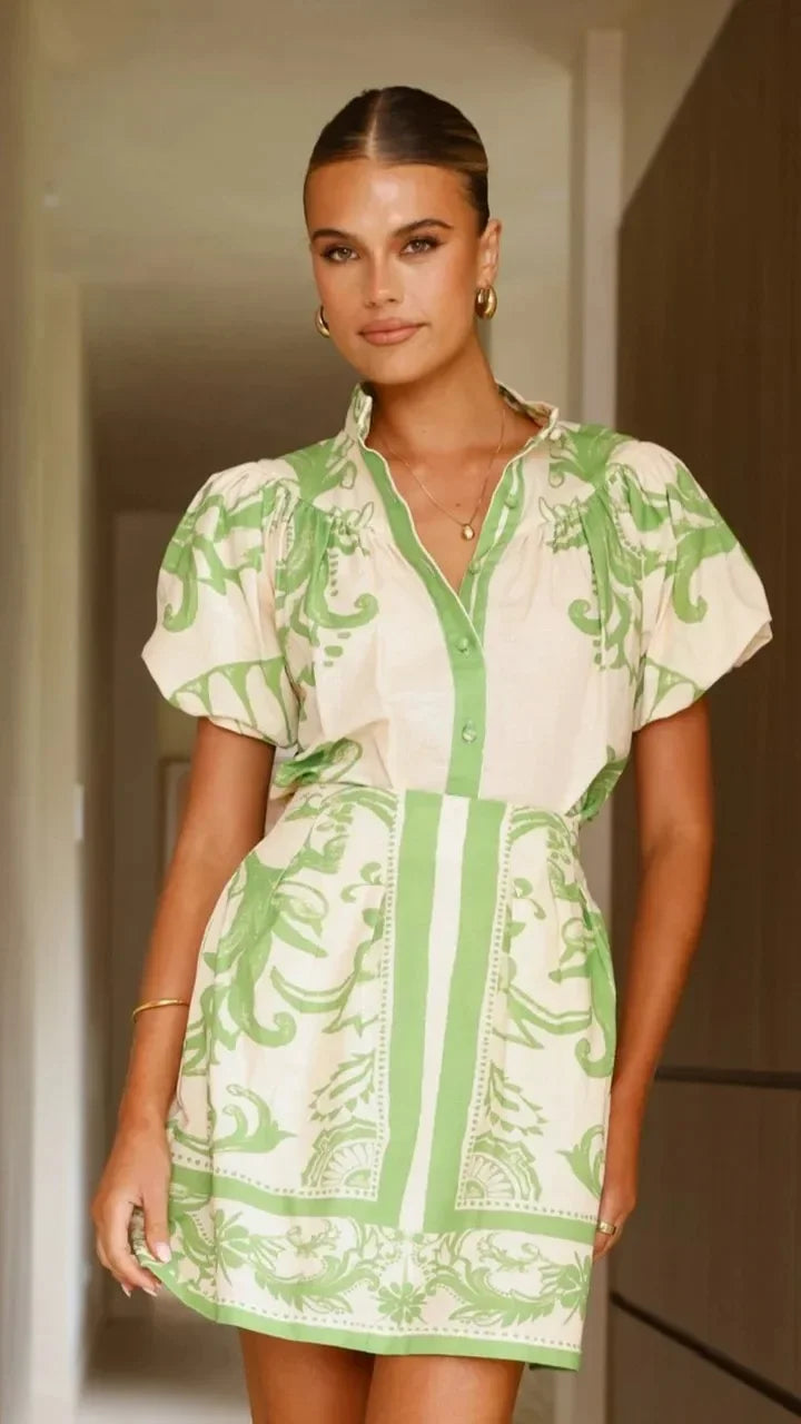 Isla | Damen Minihemdkleid mit floralem Druck und Puffärmeln
