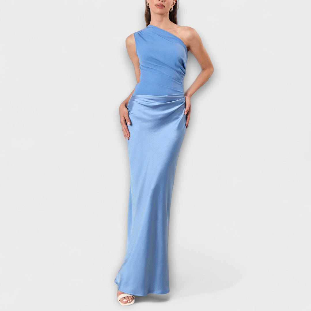 Elegantes Maxikleid mit einem Schulterträger und Falten