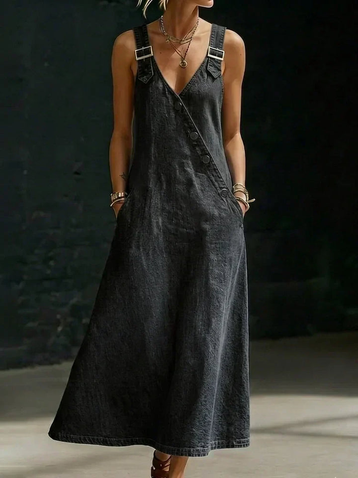 Vera Langes Denim-Kleid mit Knopfleiste von Maria Zürich — Detailansicht