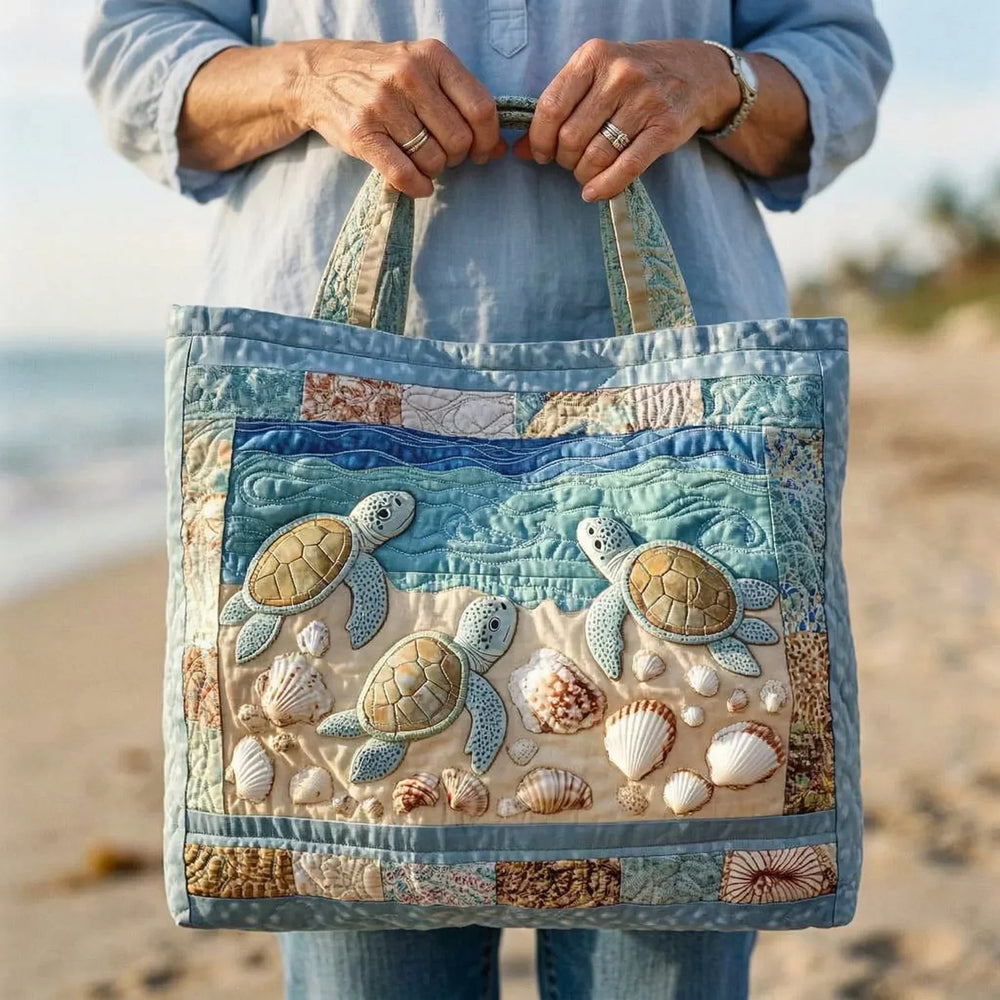 Gesteppte Tote Bag mit Motiv Meeresschildkröten von Maria Zürich