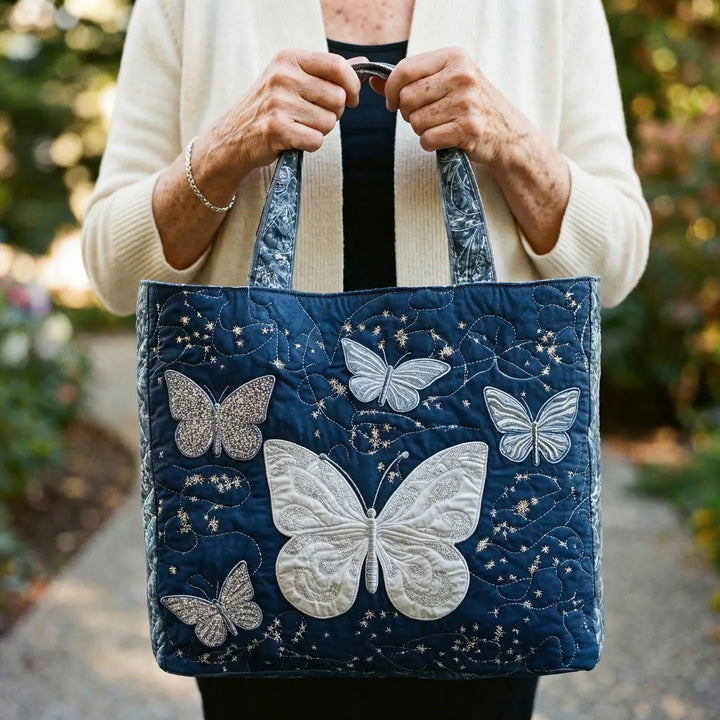 Gesteppte Tote Bag mit Motiv Silberner Schmetterling von Maria Zürich