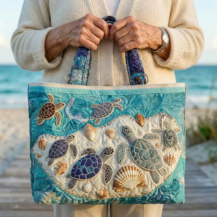 Gesteppte Tote Bag mit Motiv Schildkrötenliebe von Maria Zürich