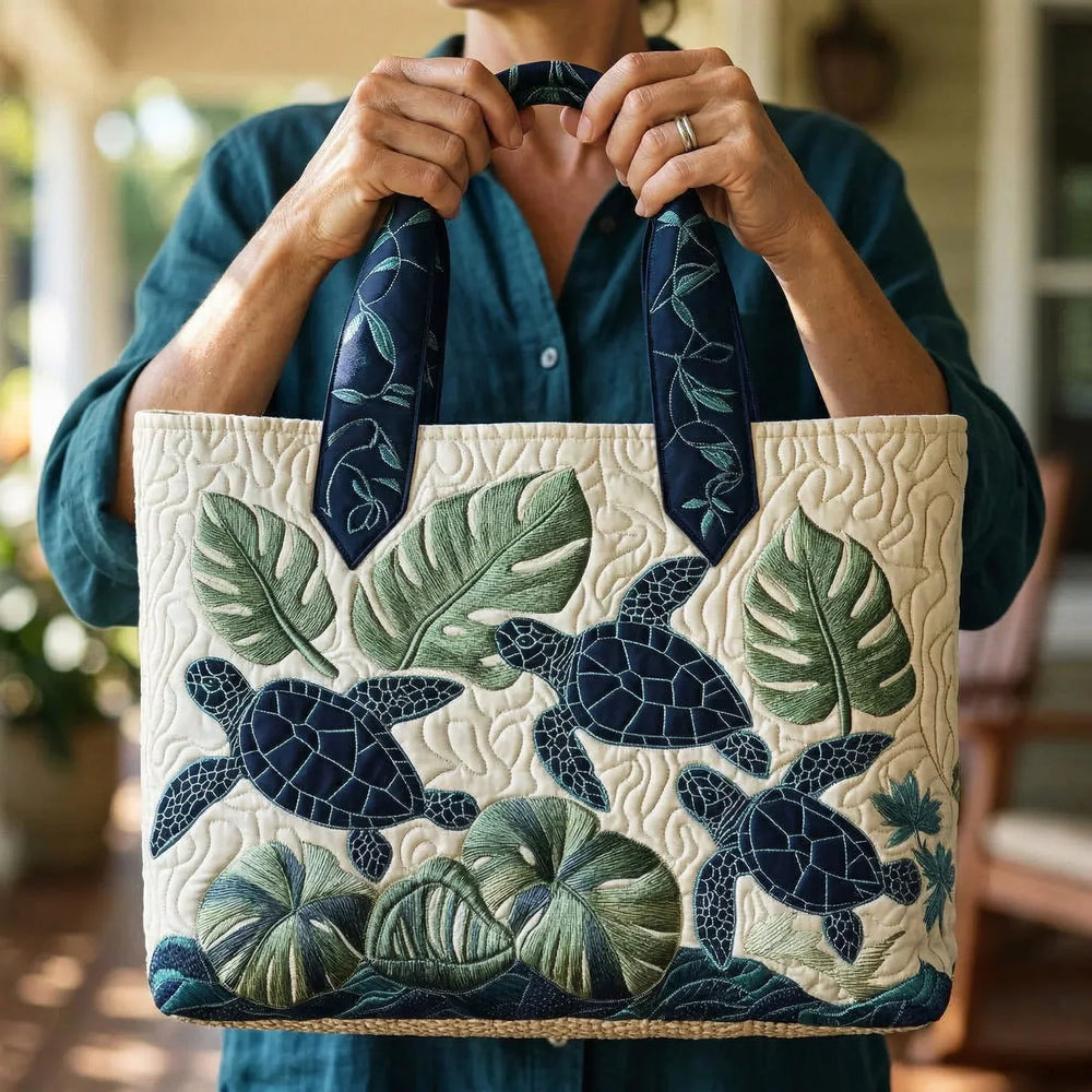 Gesteppte Tote Bag mit Motiv Anmut der Meeresschildkröte von Maria Zürich