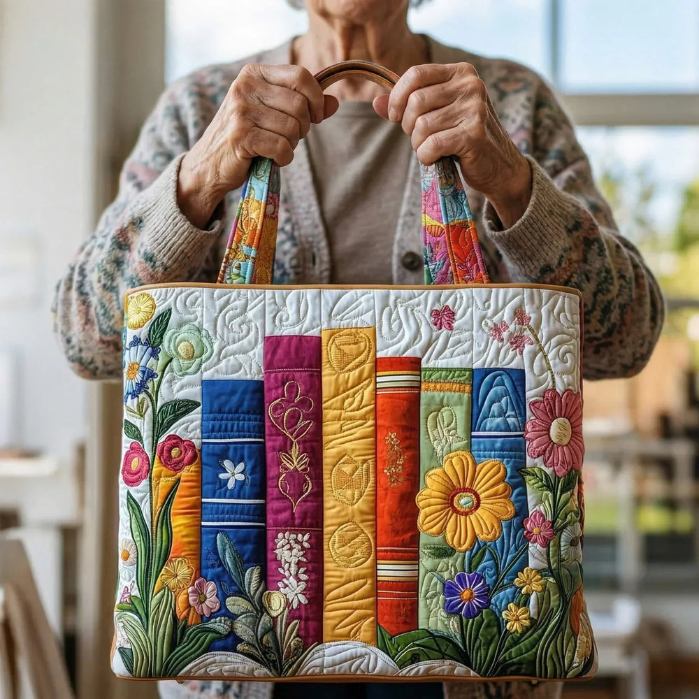 Gesteppte Tote Bag mit Motiv Blumige Bibliothek von Maria Zürich