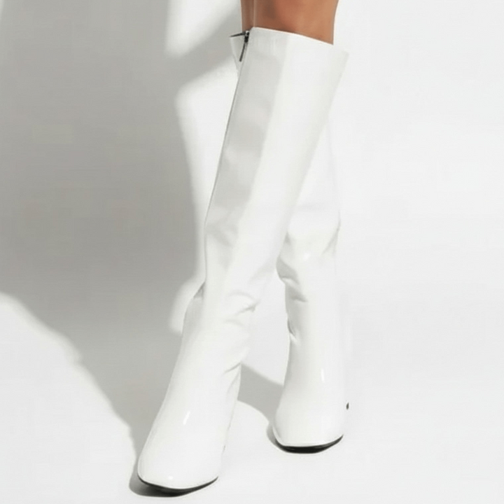 Lackierte Damenstiefel mit Blockabsatz