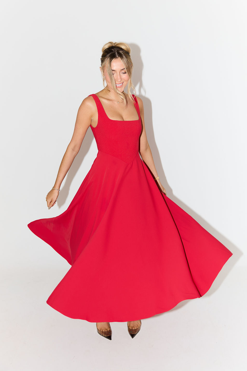 MILENA – Hochtailliertes ärmelloses Midi-Kleid mit quadratischem Ausschnitt